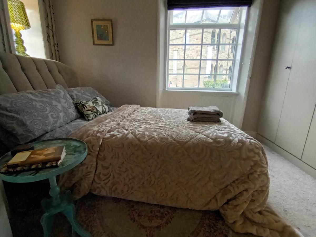 4 Bedroom Period Townhouse In The Heart Of Hebden Хебден-Бридж Экстерьер фото