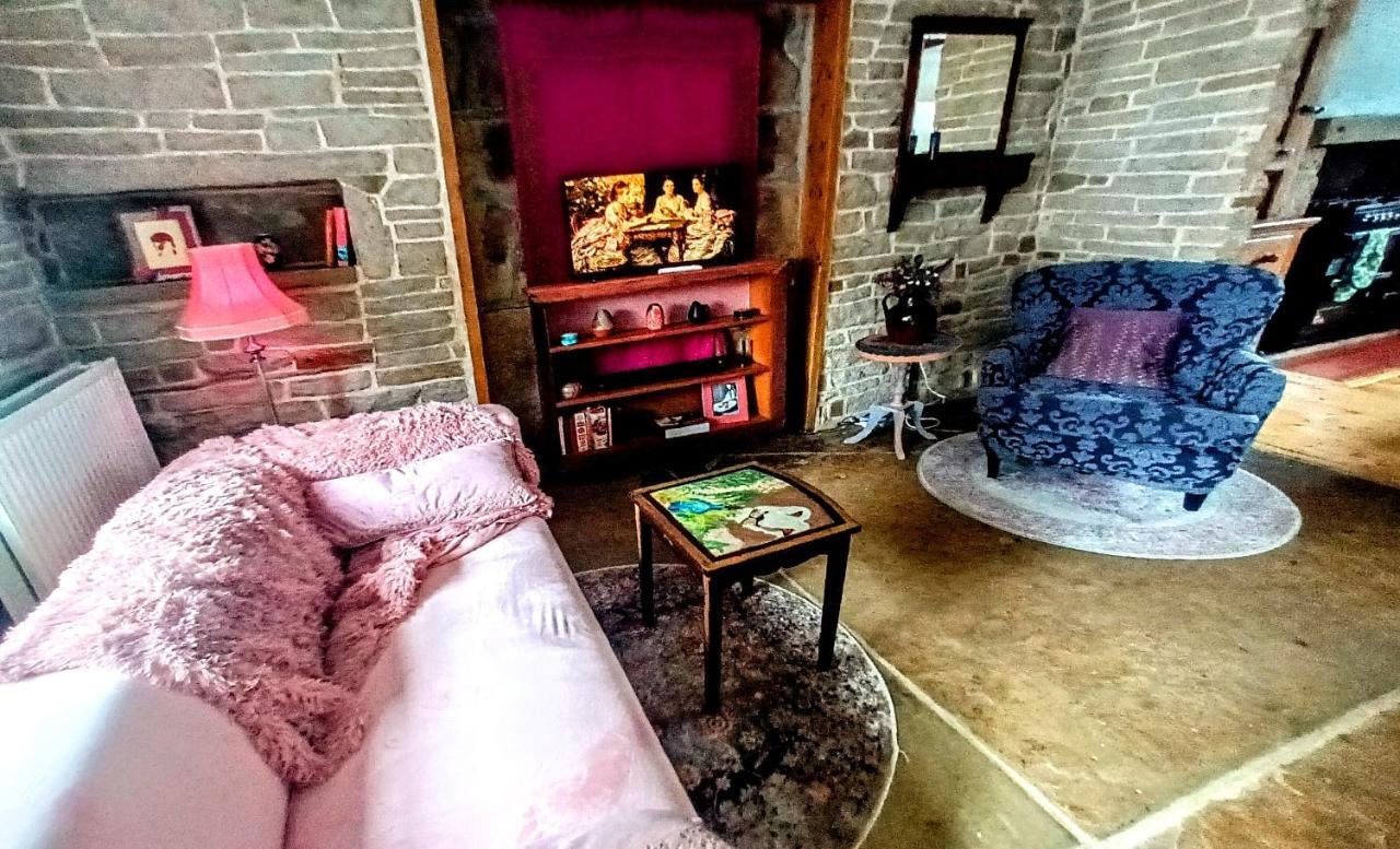 4 Bedroom Period Townhouse In The Heart Of Hebden Хебден-Бридж Экстерьер фото
