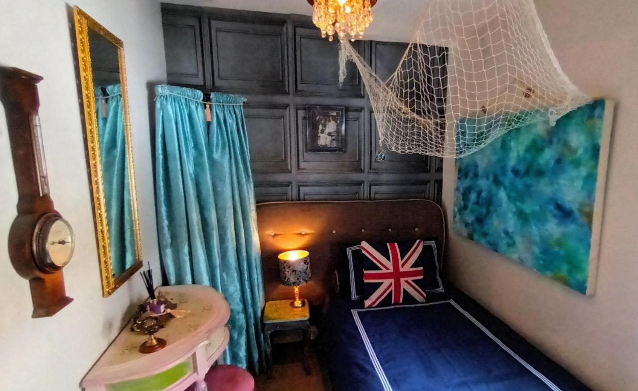 4 Bedroom Period Townhouse In The Heart Of Hebden Хебден-Бридж Экстерьер фото