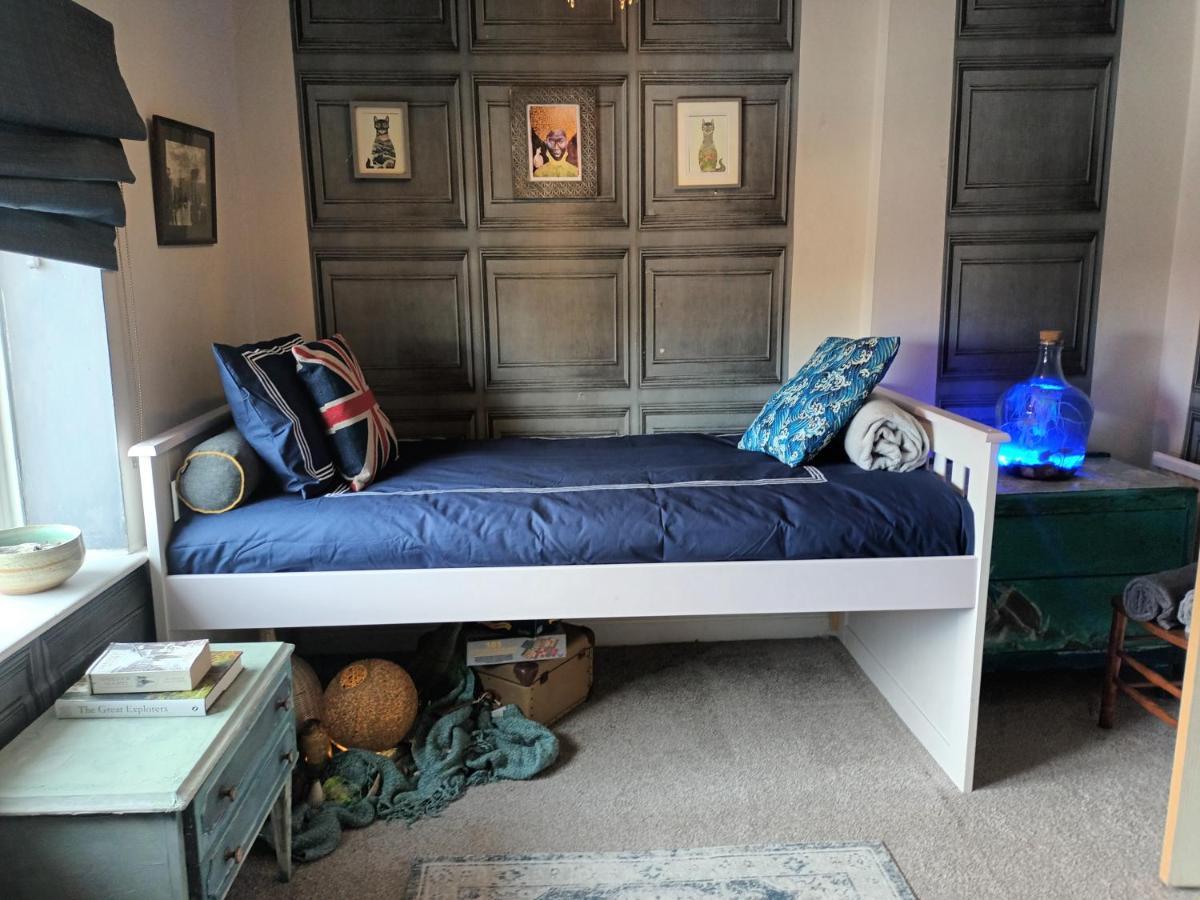 4 Bedroom Period Townhouse In The Heart Of Hebden Хебден-Бридж Экстерьер фото